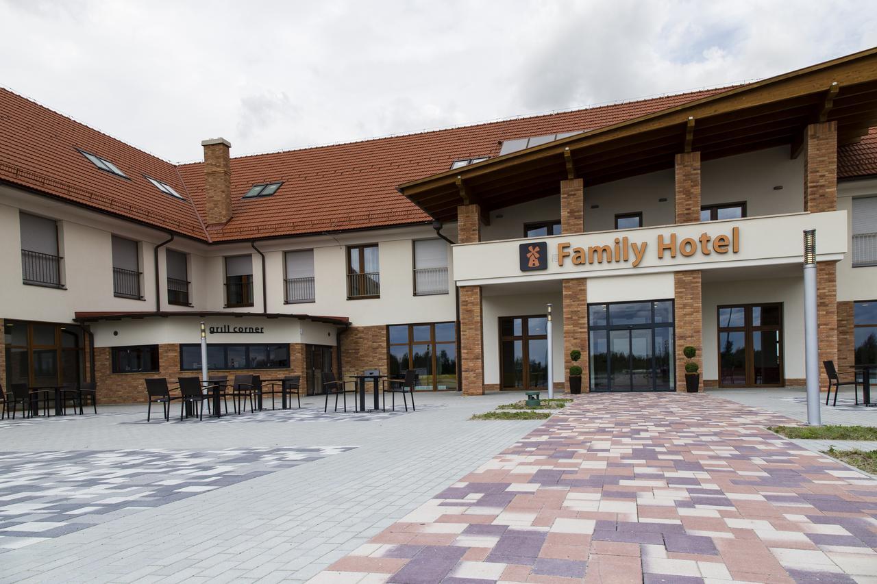 Family-Hotel Balástya 외부 사진