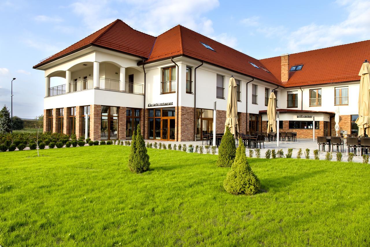Family-Hotel Balástya 외부 사진